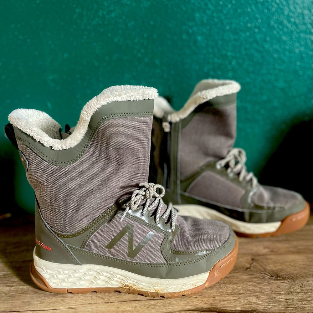 Winter athletic boots
